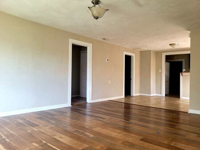 Foto del edificio - 3 Beds Ranch in Williamsburg for Rent