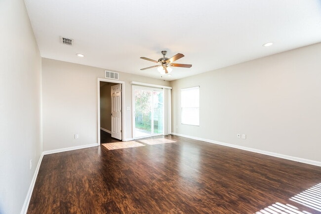 Foto del edificio - 8200 Highfield Ave