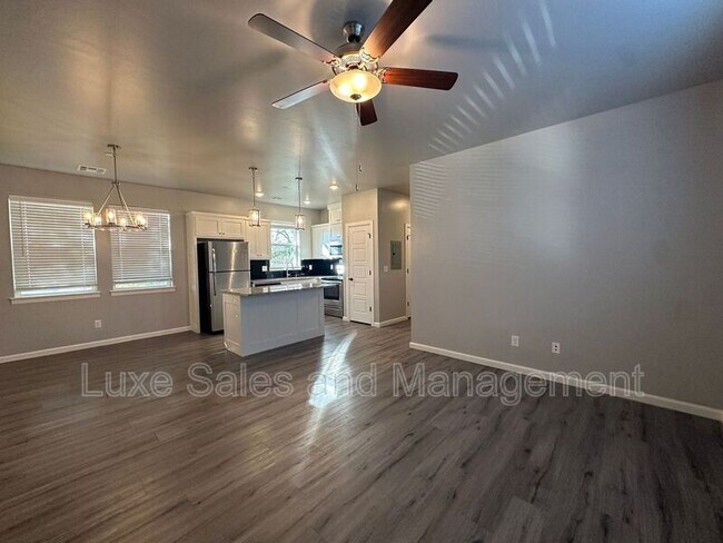 Foto del edificio - 1138 N Blackwelder Ave