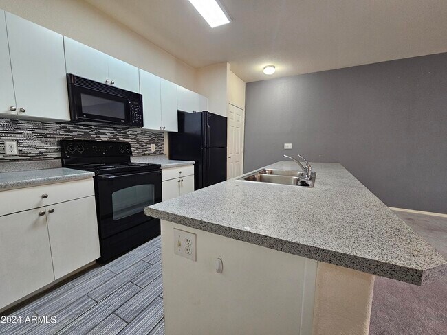 Foto del edificio - 18416 N Cave Creek Rd
