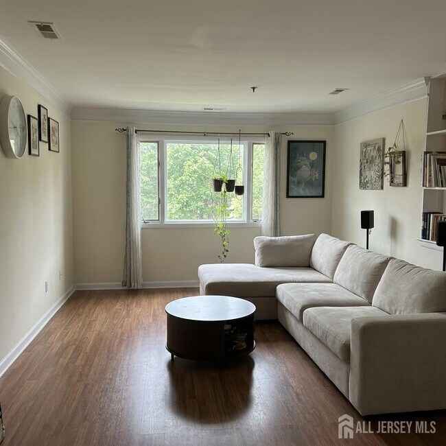Building Photo - 1306 Sayre Dr