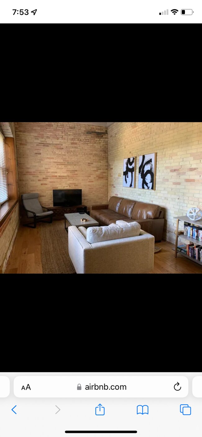 Building Photo - 110 N Harbor Dr