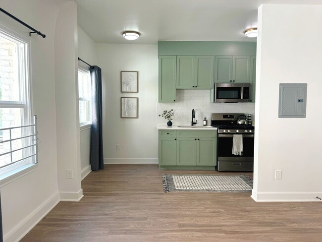 Interior Photo - 3218 W Sunset Blvd