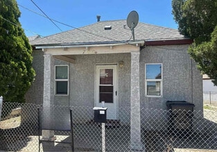 Building Photo - 700 Bellevue Pl