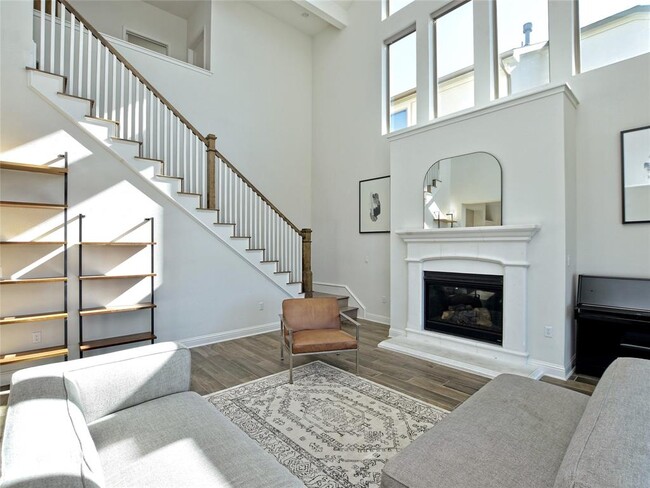 Building Photo - 13000 Orihuela Dr