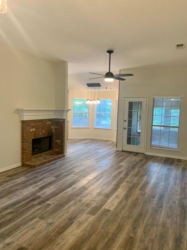 Foto del edificio - 1632 Whiterock Dr