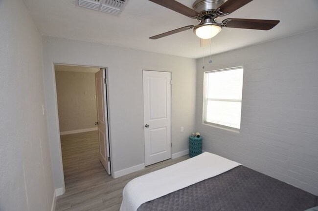 Building Photo - 722 E Turney Ave #8