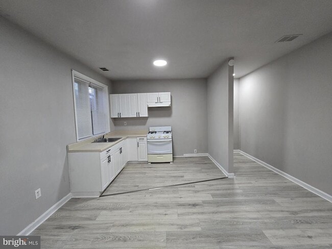 Building Photo - 5431 Baltimore Ave