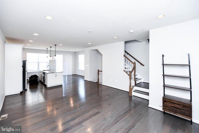 Building Photo - 608 Parkside Pl NE