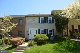 Building Photo - 714 Hurley Ave