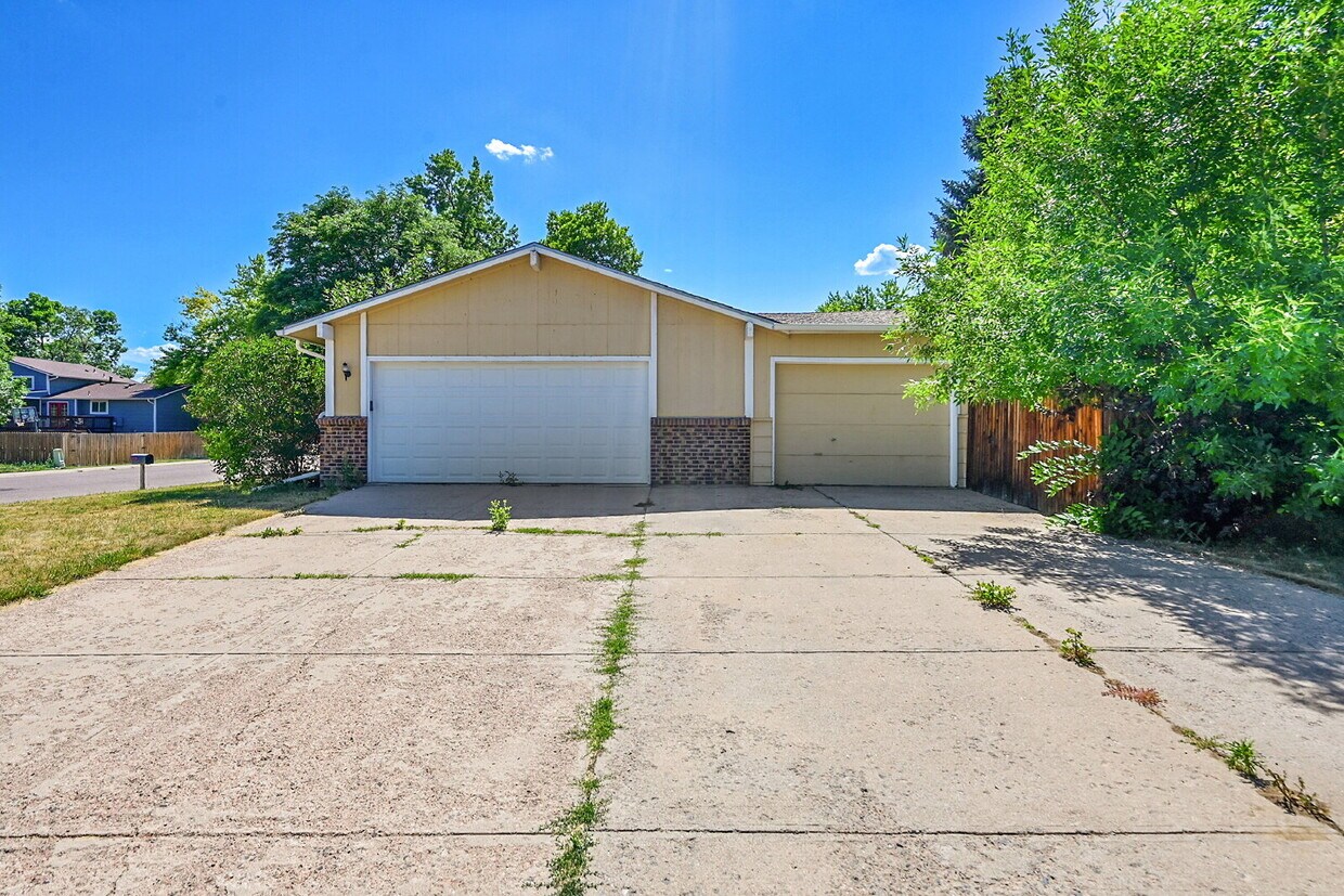 Foto principal - $3,100 - 3 Bed, 2.5 Bath Home in Littleton...