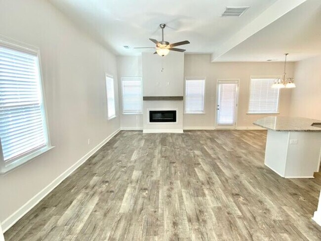 Building Photo - Now Leasing a 4-Bedroom 2.5 Bath Home in O...