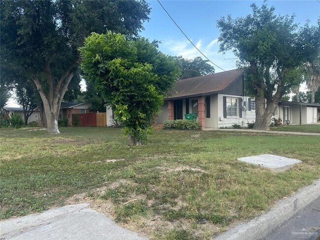 Foto del edificio - 700 E Sam Houston Blvd