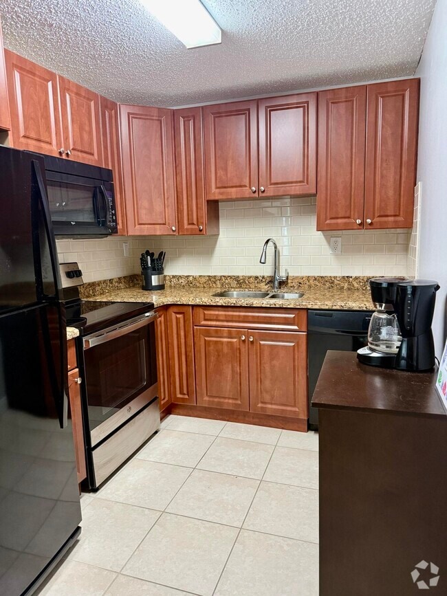 Building Photo - 405 Meadows Cir