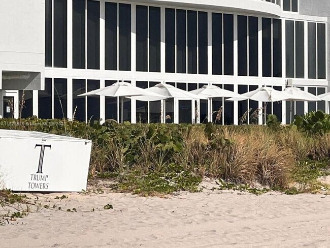 Foto del edificio - 15811 Collins Ave