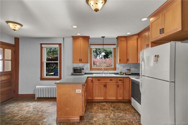 Building Photo - 18 Scitico St