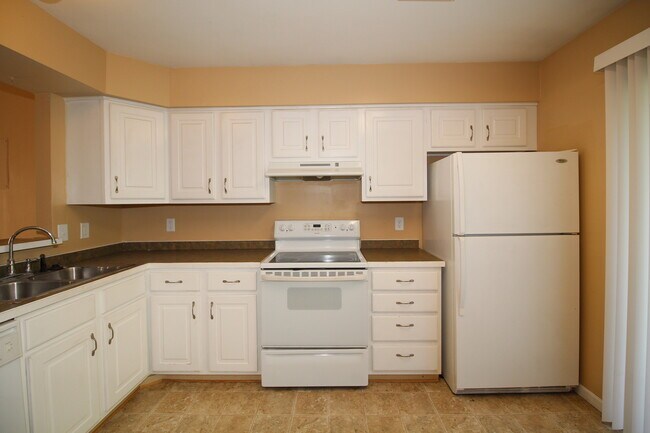 Building Photo - Ranch style 3 Bedroom 2 Bath home in Olathe