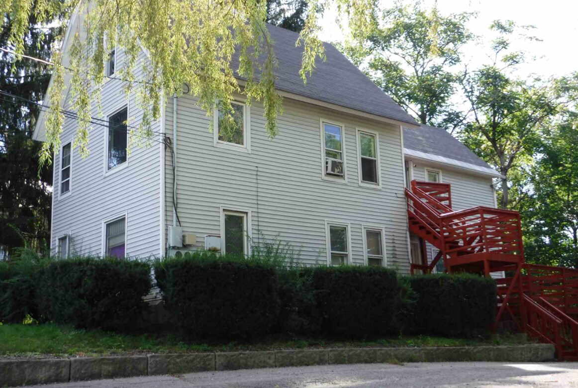 10 High St Unit 3, Rutland, VT 05701 Apartments in Rutland, VT