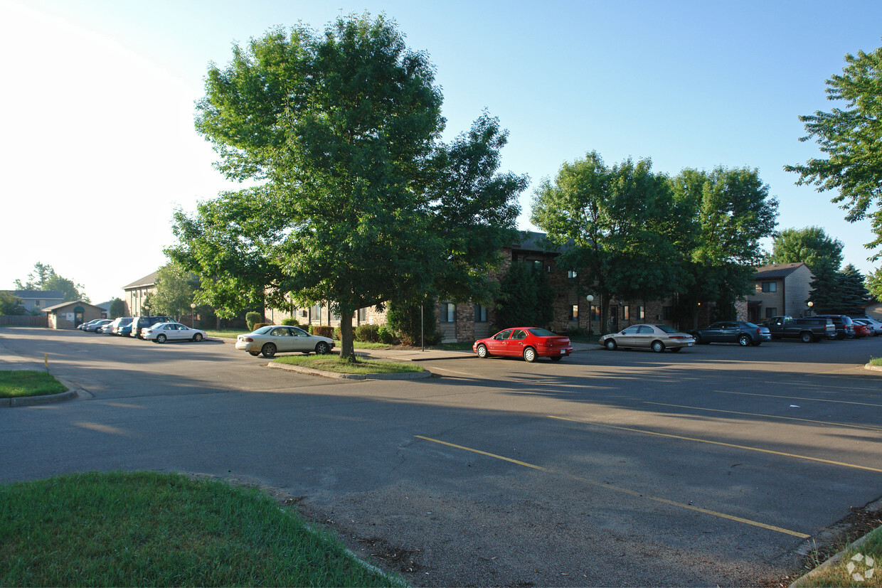 Building Photo - Town Square Apartments