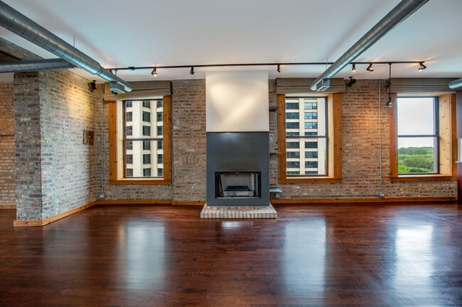 Building Photo - 1142 S Michigan Ave