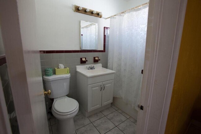 Bathroom - 2901 N Ocean Dr