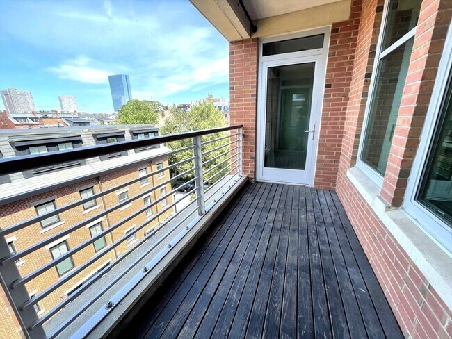 Foto del edificio - 1597 Washington St