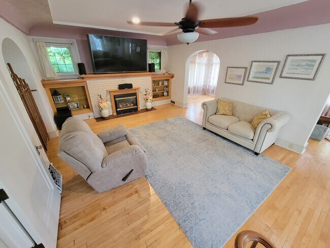 Sala de estar - 615 N Lawe St