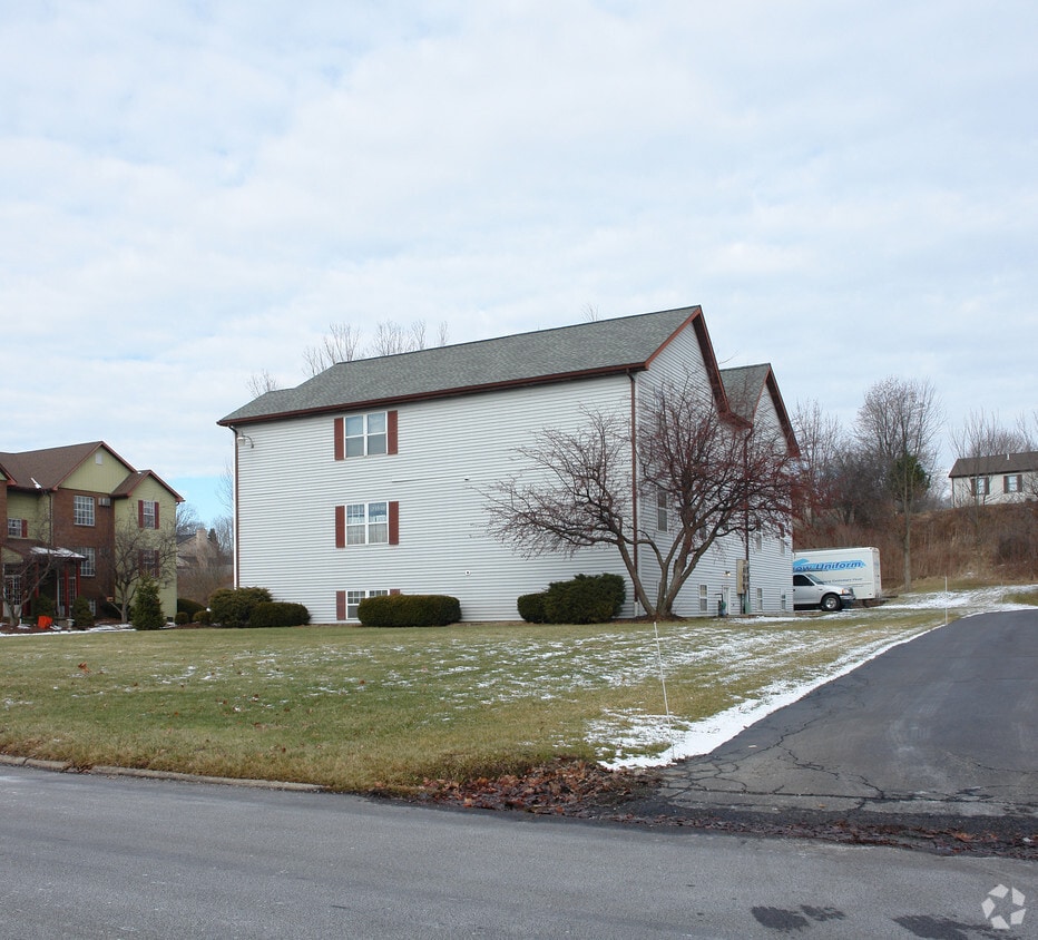 3746 Indian Run Dr, Canfield, OH 44406 Apartments in Canfield, OH