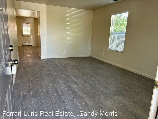 Building Photo - 4 br, 2.5 bath House - 9275 Red Baron