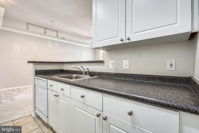 Building Photo - 2765 Centerboro Dr