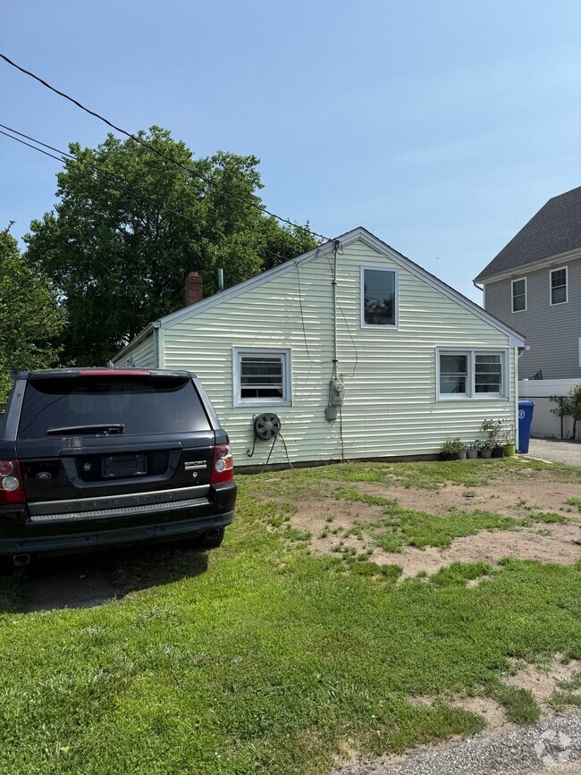 Building Photo - 210 McKinley Ave