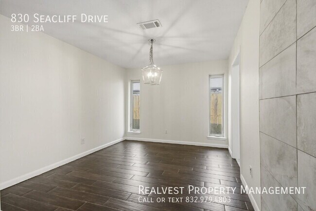 Building Photo - 830 Seacliff Dr