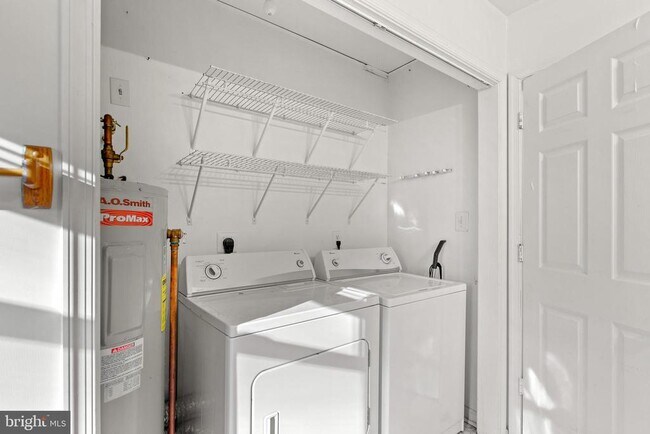 Foto del edificio - 16197 Thomas Rd