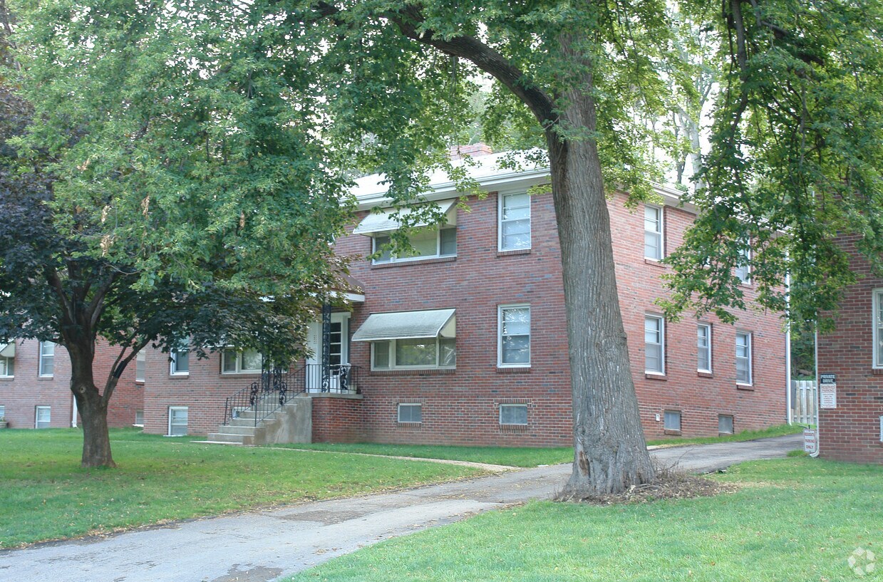 Building Photo - Pleasant Valley Apartments
