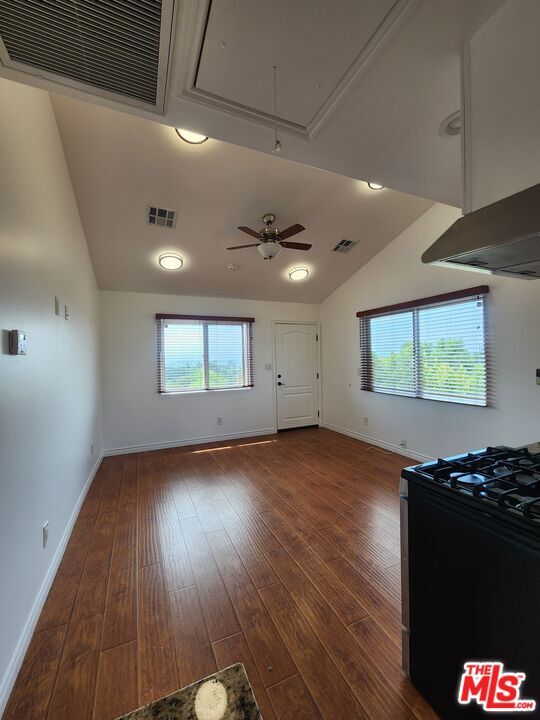 Building Photo - 17118 Oak View Dr