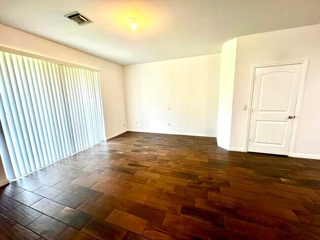 Foto del edificio - 1129 Vermilion Dr