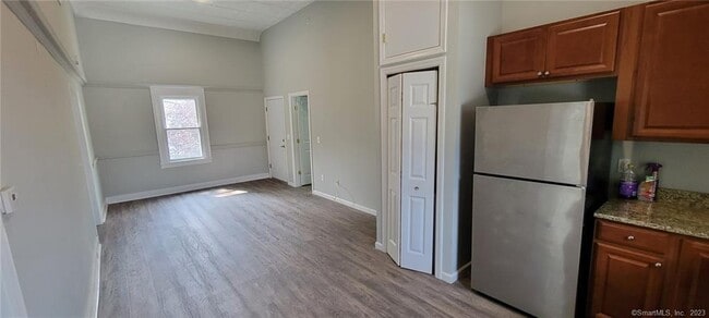 Building Photo - 158 Greenwood Ave