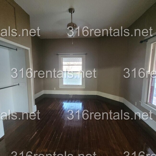 Foto del edificio - 3 bed 1 bath - $950 - Single Family Home