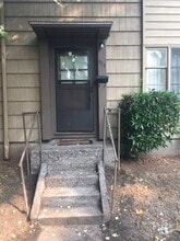 Building Photo - 913 SW 11th Ave