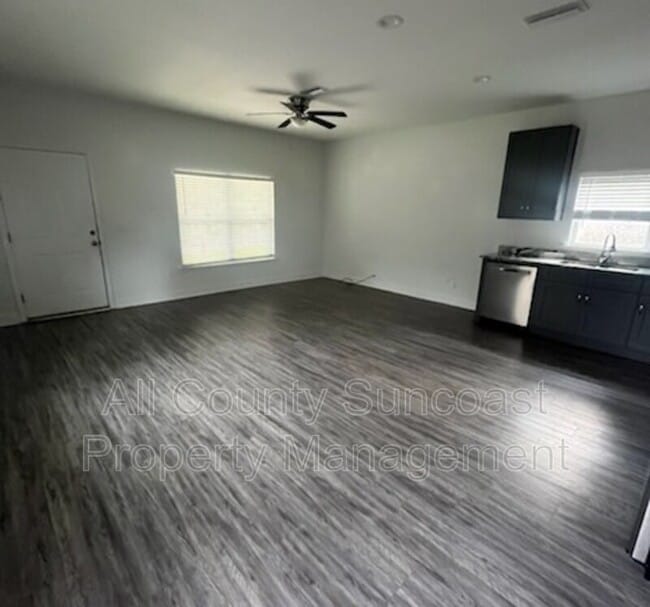 Building Photo - 320 Bowman St