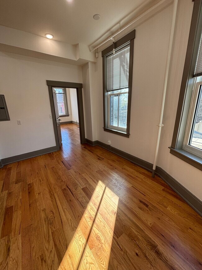 Foto del edificio - 1725 Elm St