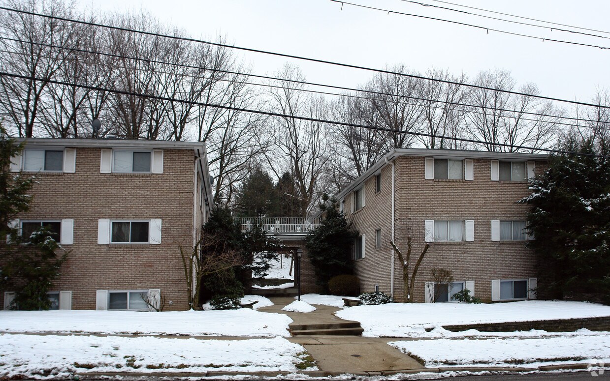 SAXON Apartments in Oakmont, PA