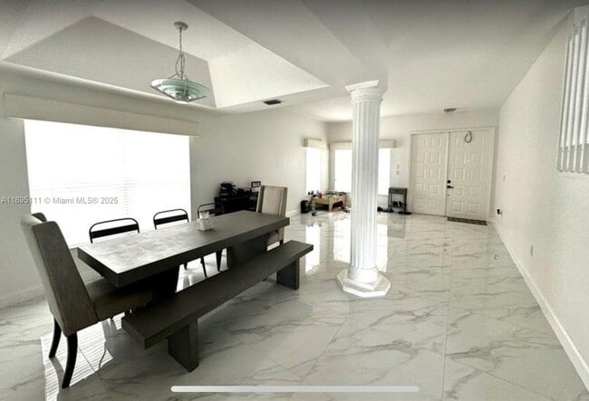 Foto del edificio - 17025 NW 20th St