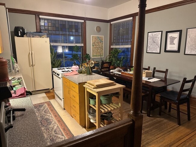 Foto del edificio - 2204 Grand Ave S