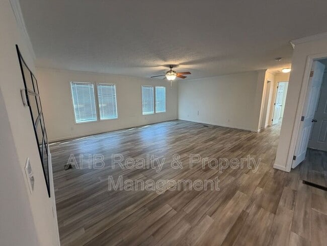 Building Photo - 2158 Meadow Ridge Rd