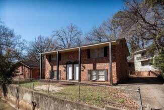 Building Photo - 3217 Cherokee Ave