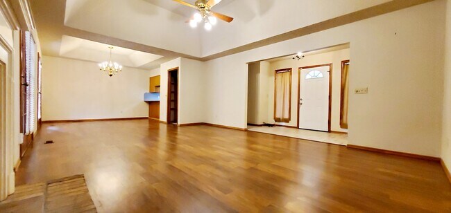 Building Photo - 1536 Creekside Dr