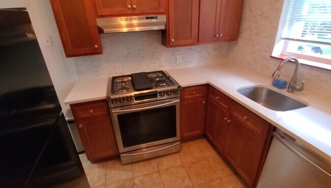 Foto del edificio - 615 E 55th St