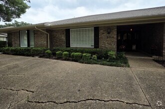 Building Photo - 3202 Overton Park Dr W