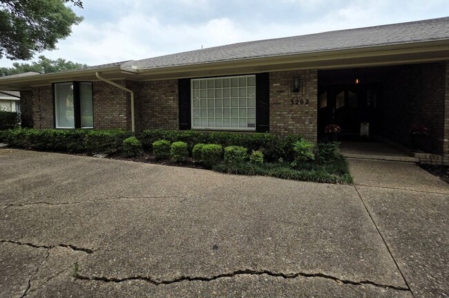 Large Duplex Unit just down the Street fro... - Large Duplex Unit just down the Street fro... House